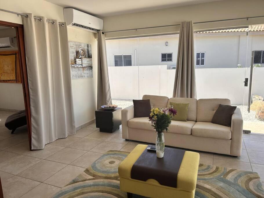 Jolie Villa Entire Villa In Noord, Aruba Palm Beach ภายนอก รูปภาพ