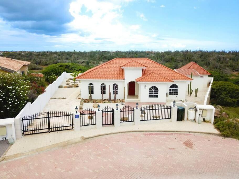 Jolie Villa Entire Villa In Noord, Aruba Palm Beach ภายนอก รูปภาพ